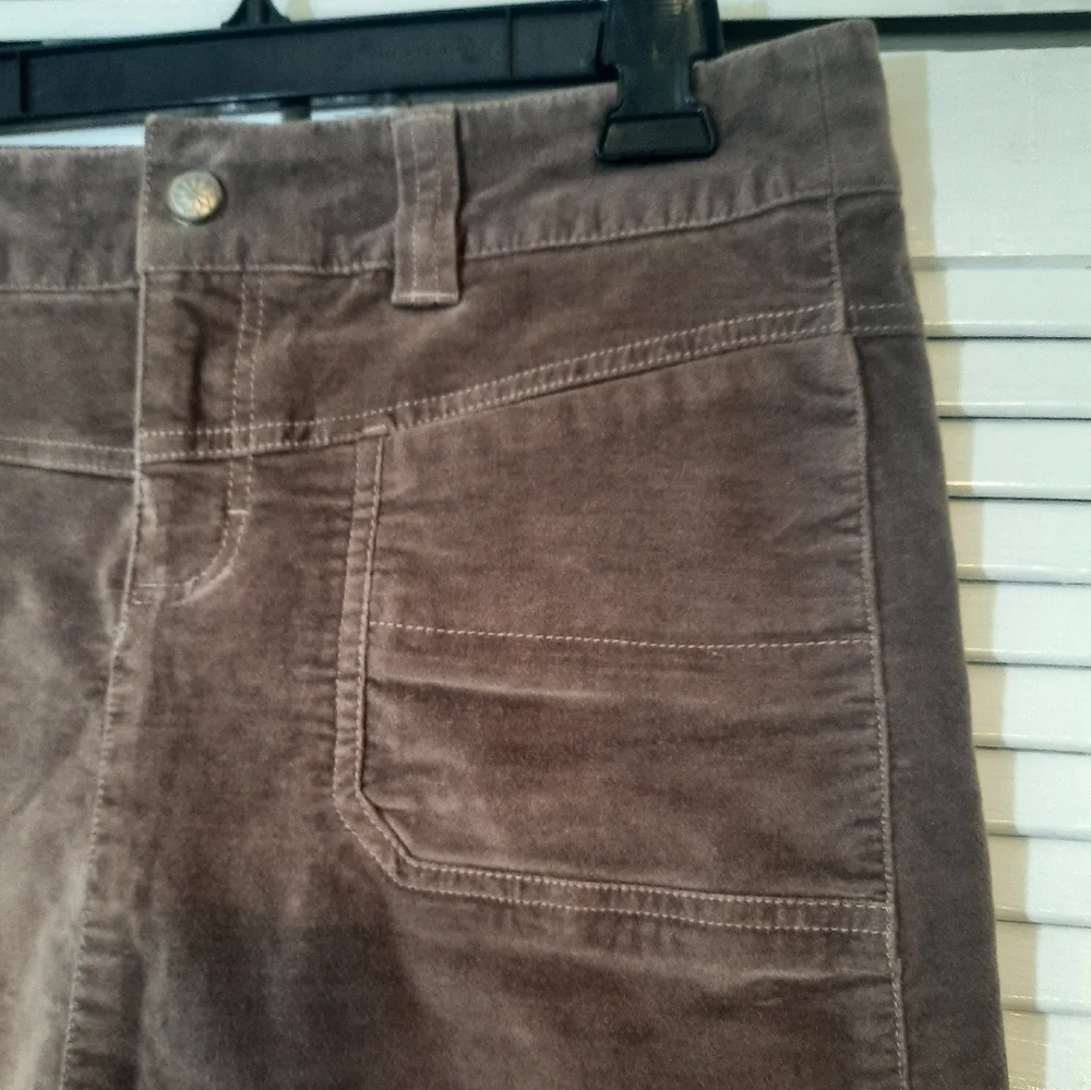 Athleta chocolate corduroy skirt sz 8 *C1
